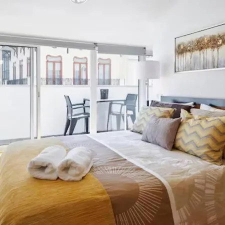 Sunday Lovers - Fb - 54 Διαμέρισμα *