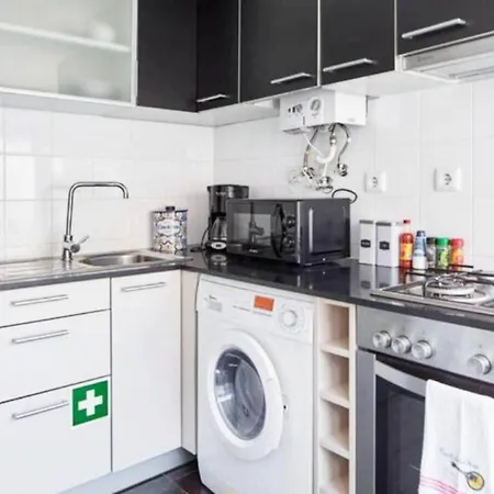 Sunday Lovers - Fb - 54 Διαμέρισμα *