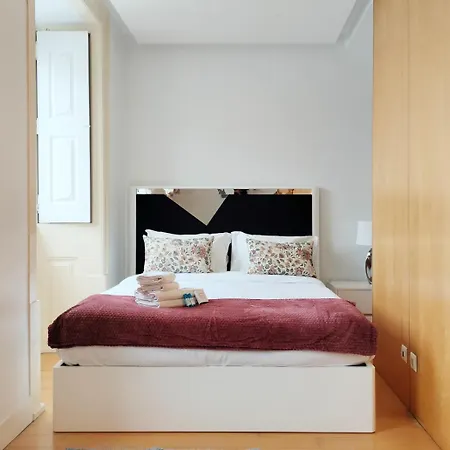 Sunday Lovers - Fb - 54 Apartament Coimbra